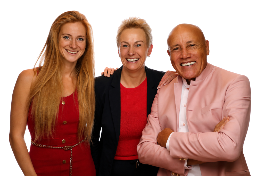 Jacqueline samen met Roy Martina en Trinity Aurora, grondleggers van NEWNEI&reg;